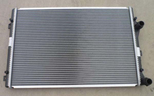 ϴ܇�ϵ��X�Ͳ�ɢ�����ϵĿ��g���O(sh��)Ӌ(j��)��(y��ng)ԓע�ص����(xi��ng)